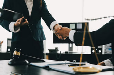 Lawyers in Abu Dhabi